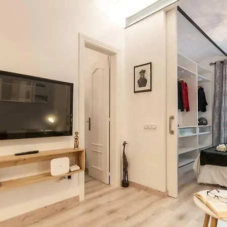 Benet Mercad Free Wi-fi Newly Renovate